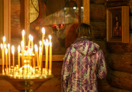 Намоленное место в храме: как его узнать и почувствовать