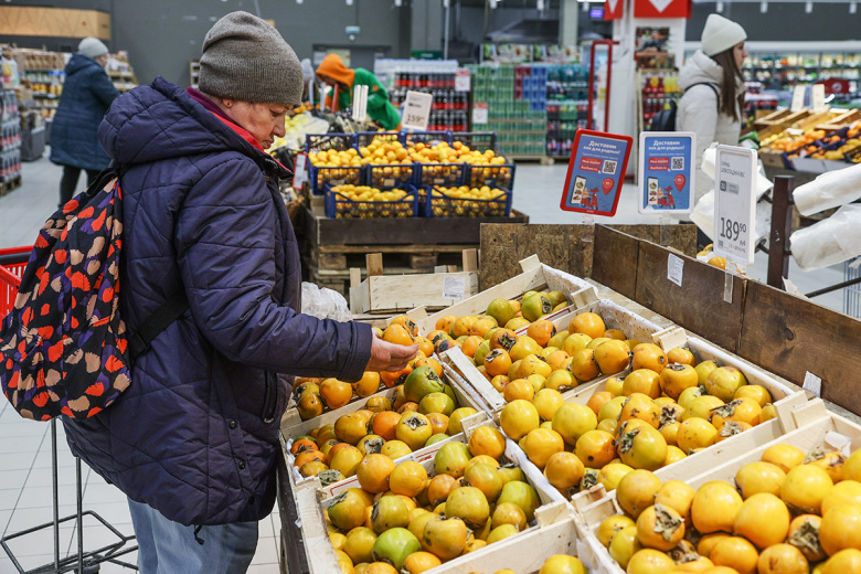 Продажа хурмы в супермаркете «Ашан»