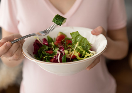 Биолог объяснила, кому нельзя становиться вегетарианцами