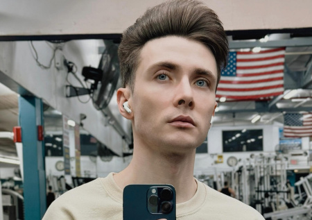 Стример-иноагент устроился уборщиком снега в Нью-Йорке