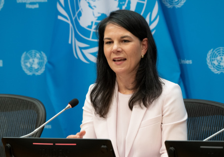 Экс-глава МИД Германии покусилась на остров, который хочет заполучить Трамп