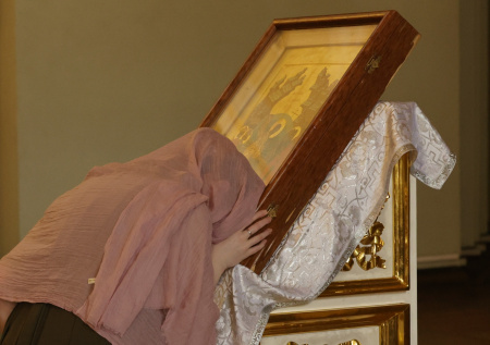 Молитва: как она работает и чем отличается от медитации