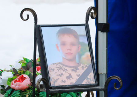 «Маскарад на костях»: матери убитого мальчика Паши устроили травлю