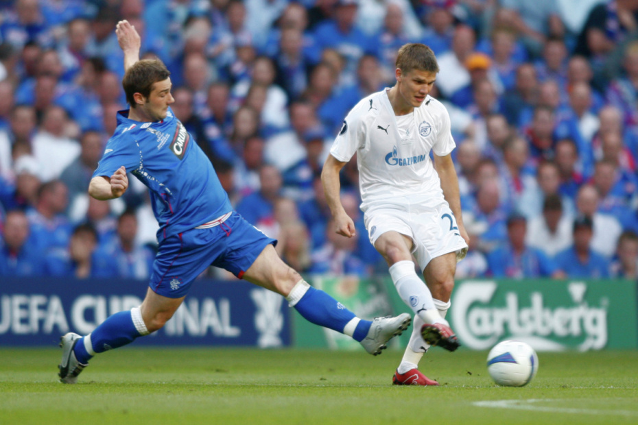 Игорь Денисов и Барри Фергюсон во время финального матча Кубка УЕФА между футбольными клубами «Зенит» и «Глазго Рейнджерс»