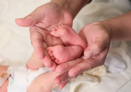 Мишустин объявил о налоговых льготах на выплаты при рождении детей