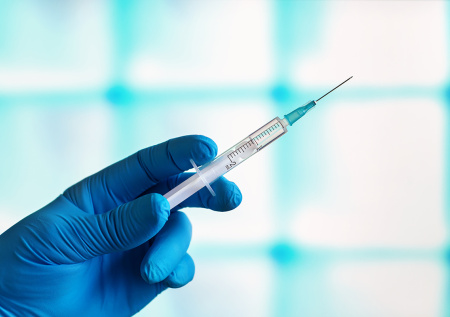 Онколог ответил, кто сможет использовать разработанные в РФ вакцины от рака