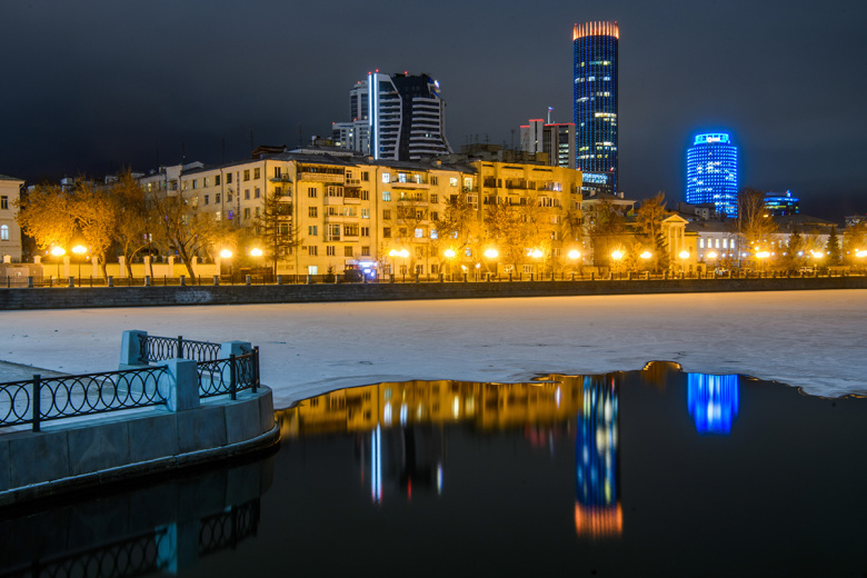 Набережная реки Исеть в Екатеринбурге