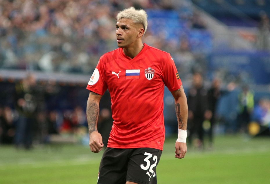 Полузащитник Лукас Вера