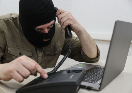 Стало известно, как общаться с телефонными мошенниками