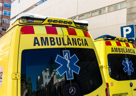 В Испании грузовик переехал минивэн с семьей туристов