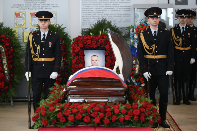 Прощание с сотрудником ГИБДД Денисом Братущенко