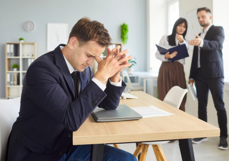 Юрист ответил, чем может обернуться токсичная шутка для начальника