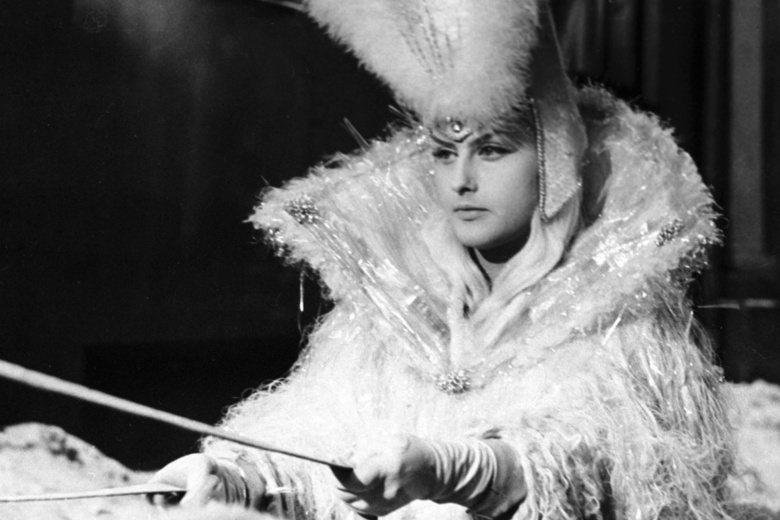 Актриса Наталья Климова в роли Снежной королевы на съемках фильма «Снежная королева» режиссера Геннадия Казанского