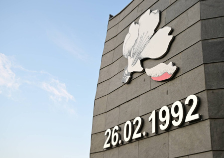 В Азербайджане почтили память жертв Ходжалинского геноцида минутой молчания