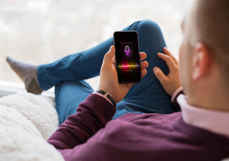 Киберэксперт оценил идею запретить нейросетям представляться людьми