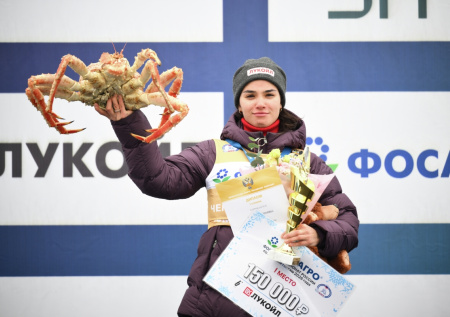 Вероника Степанова взяла золото в скиатлоне на чемпионате России