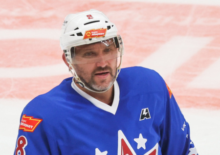 Овечкин обогнал легенду НХЛ в гонке за рекордами