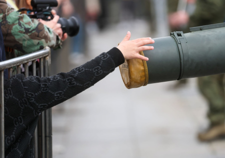 Мать придавленного танком школьника раскрыла детали