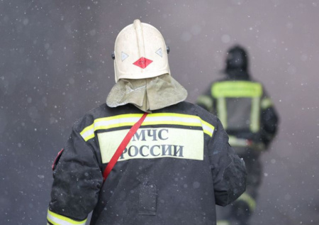 Появились кадры пожара в многоэтажном доме в Москве