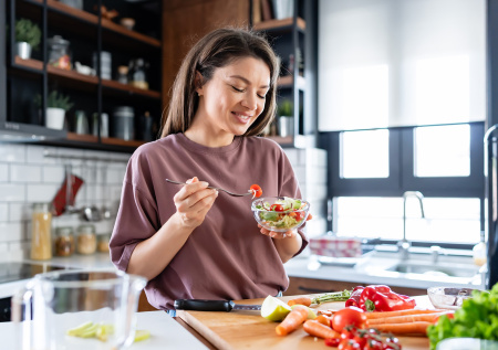 Молодость под контролем: что менять в питании и привычках после 25 лет