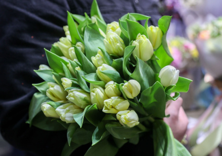 Названа минимальная стоимость букета в 2026 году