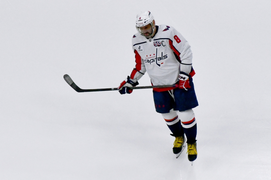 Александр Овечкин на матче регулярного чемпионата НХЛ между ХК «Нью-Йорк Айлендерс» (Нью-Йорк) и ХК «Вашингтон Кэпиталз» (Вашингтон), 6 апреля 2025 г.