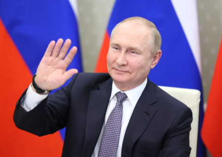 Путин поздравил военных Сил специальных операций с профессиональным праздником