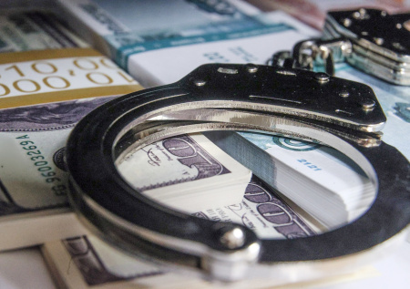 Экс-директора ВМТП подозревают в получении взятки в 8 млн рублей