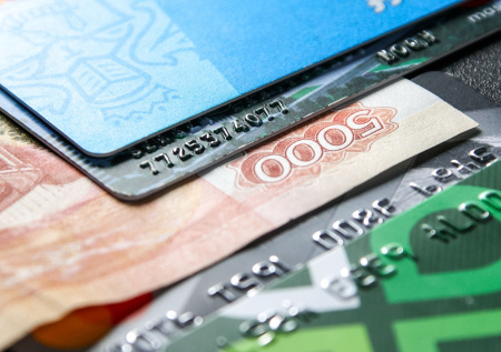Россиян предупредили о скрытых рисках использования кредиток