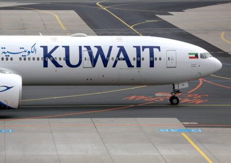 Появилось видео удара иранского дрона по аэропорту Кувейта