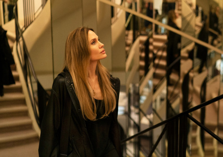 «Лицо как застывшая маска»: Джоли перепугала русских зрителей внешним видом