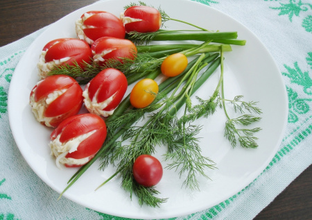 Салат-закуска «Тюльпаны» — на праздничный стол к 8 Марта: рецепт простой, ингредиенты — доступные