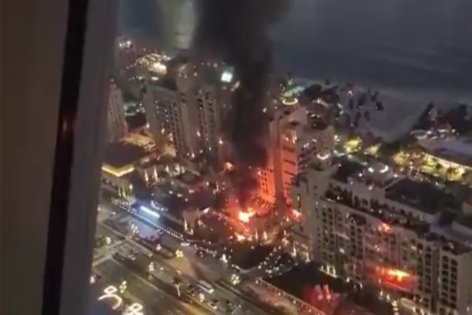 Пожар в районе Palm Jumeirah в Дубае после атаки