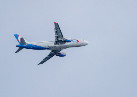 Пассажиры Azur Air наблюдали взрывы из двигателя на взлете с Фукуока