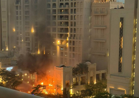 Пожар вспыхнул у пятизвездочного отеля в Дубае