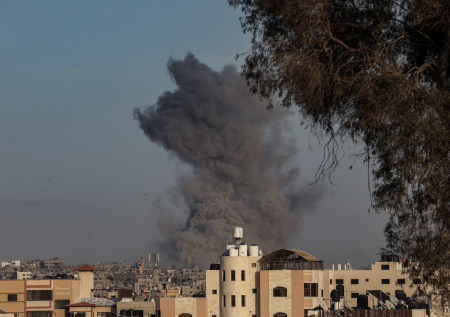 Очевидцы сообщили о столбе дыма над Тель-Авивом