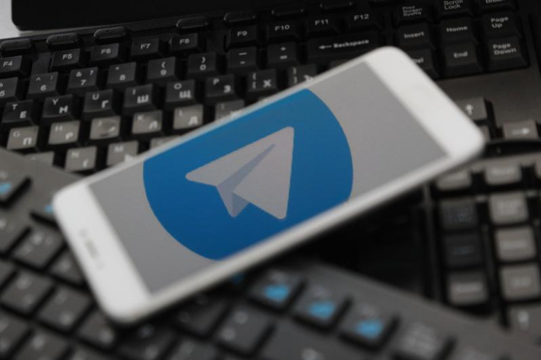 Telegram на экране смартфона