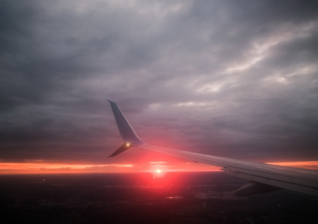 Стало известно, что перевозил рухнувший на дорогу самолет ВС Боливии