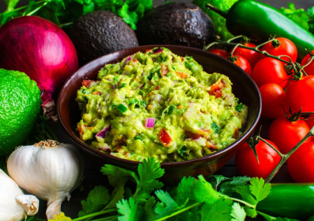 Готовим мексиканское гуакамоле — лучшую закуску из авокадо — просто, вкусно