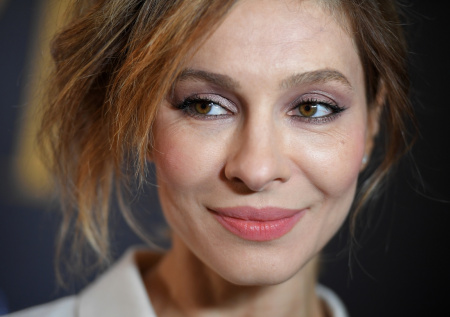 Горячие фото, мужья, «Кухня»: как живет актриса Елена Подкаминская