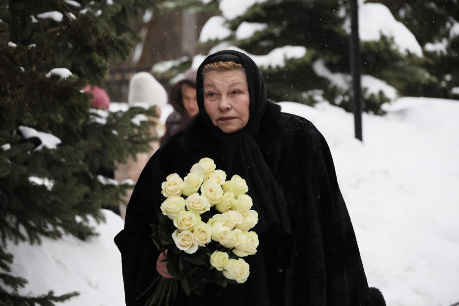 Первый заместитель председателя комитета Государственной Думы РФ по культуре Елена Драпеко идет на прощание с актрисой Ириной Шевчук в Большом зале ЦКБ в Москве