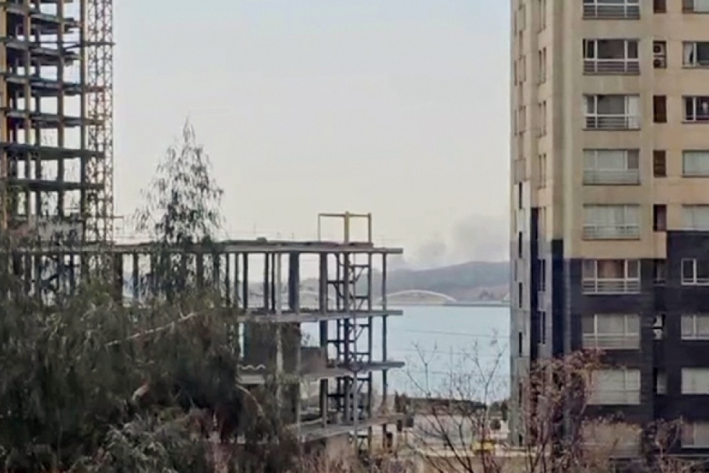 Дым от удара по окрестностям Тегерана