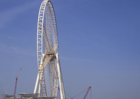 Иранскую ракету сбили рядом с самым большим колесом обозрения в мире