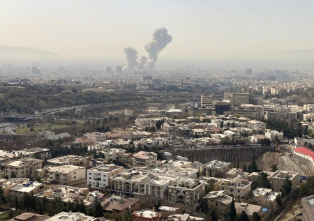 В Совфеде призвали запасаться ядерным оружием из-за событий в Иране