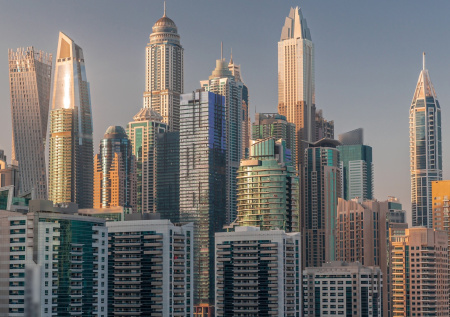 Отели в ОАЭ начали выселять российских туристов после ударов Ирана