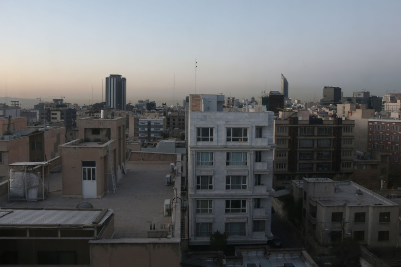 Центр Тегерана, Иран, во время 40-дневного траура, объявленного после сообщения о смерти верховного лидера аятоллы Али Хаменеи