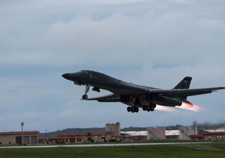 В США назвали тип самолетов для атак по Ирану и вес сброшенных бомб