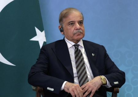 Премьер Пакистана отложил поездку в Россию