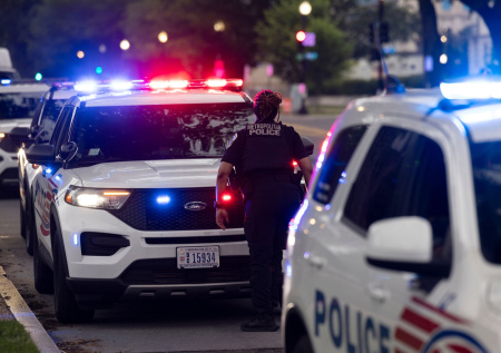 Психически больной мужчина травил еду соседей спреем от насекомых