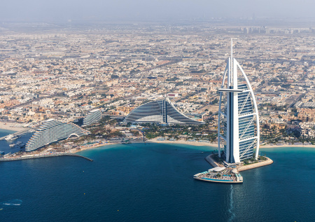 Опубликованы жуткие кадры атаки роскошного отеля в Дубае